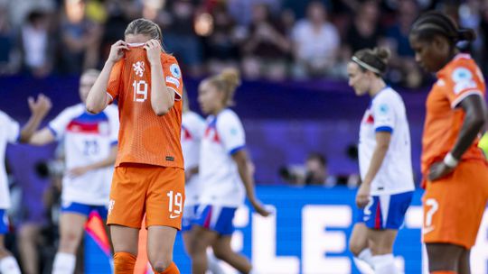 Oranje Leeuwinnen krijgen gigantische dreun op EK tegen Engeland: Vivianne Miedema gaat af tegen geliefde