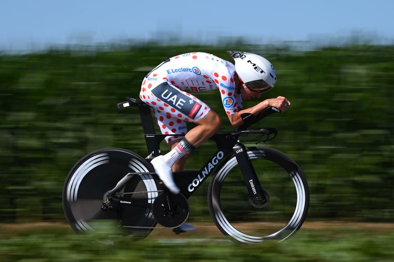 Klassementen Tour de France 2025 | Tadej Pogacar pakt liefst drie truien na sterke tijdrit, Remco Evenepoel in het wit