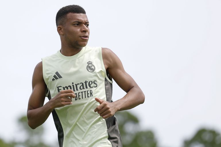 Real Madrid wéér getroffen door problemen in vliegtuig, na eerdere onwelwording van Kylian Mbappé