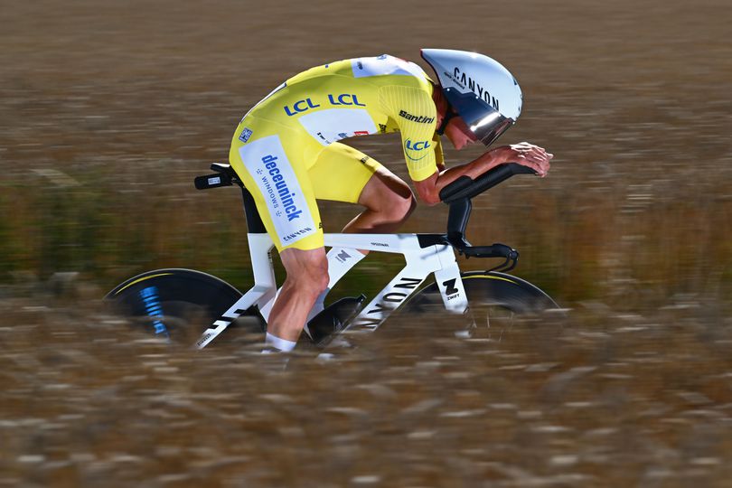 LIVE Tour de France | Mathieu van der Poel verliest gele trui: volop spektakel in tijdrit image