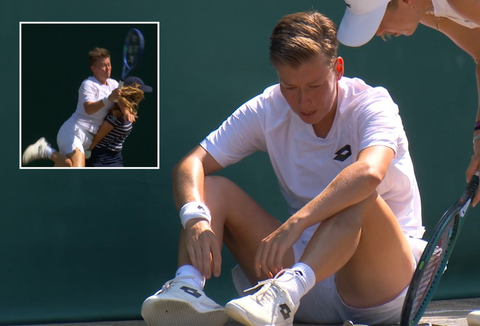 Nederlandse toptennisster is even de weg kwijt na merkwaardig incident op Wimbledon