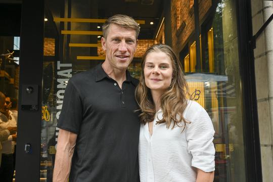 Toprenster Lotte Kopecky (30) geniet tijdens 'een van de beste rustdagen ooit' van haar man (53)