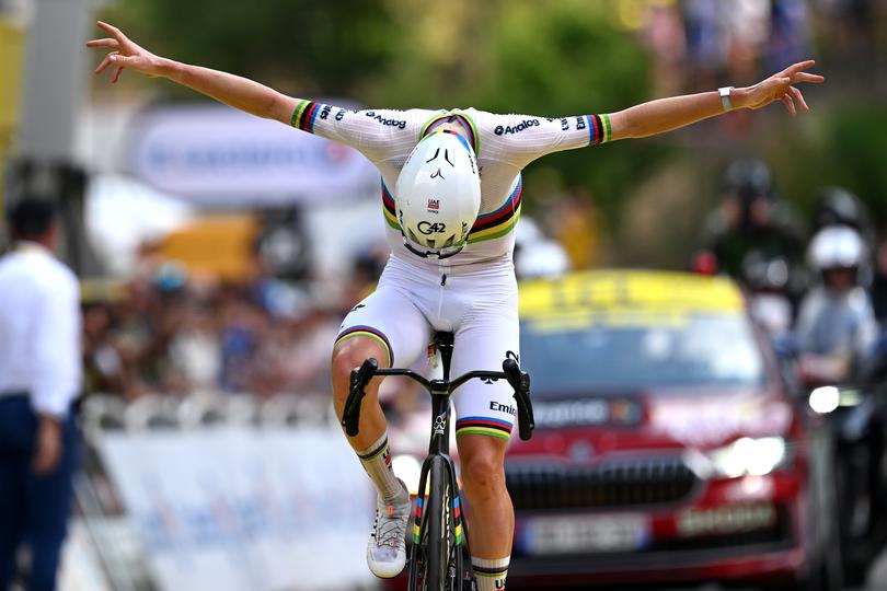 Diepe buiging voor Tadej Pogacar, die sneller dan ooit de Tourmalet beklom en een mokerslag uitdeelde in de Tour de France. ©Getty Images
