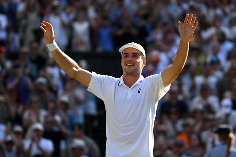 Dit is tennissensatie Arthur Fery: Brit met steenrijke vader en Nederlandse coach zorgt voor sprookje op Wimbledon