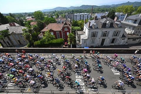 Live Tour de France | Live Tour de France | Nederlander mee in vlucht richting iconische berg, Visma lijkt masterplan te smeden