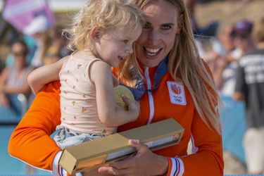 Gouden mama Marit Bouwmeester beleeft 'rare dagen' op Olympische Spelen