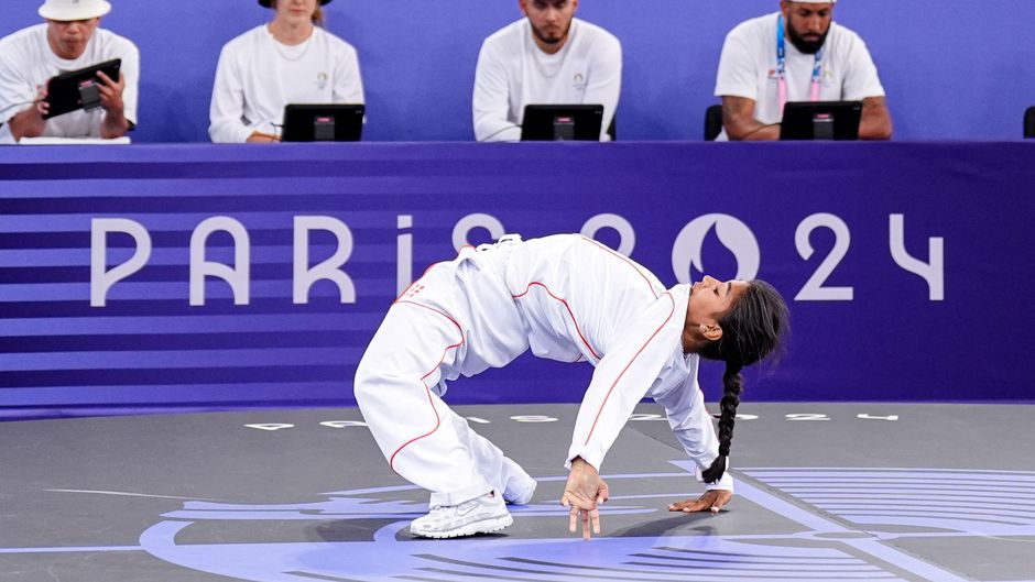 B-girl India Sardjoe danst zich niet naar een plak in olympische finale breaking