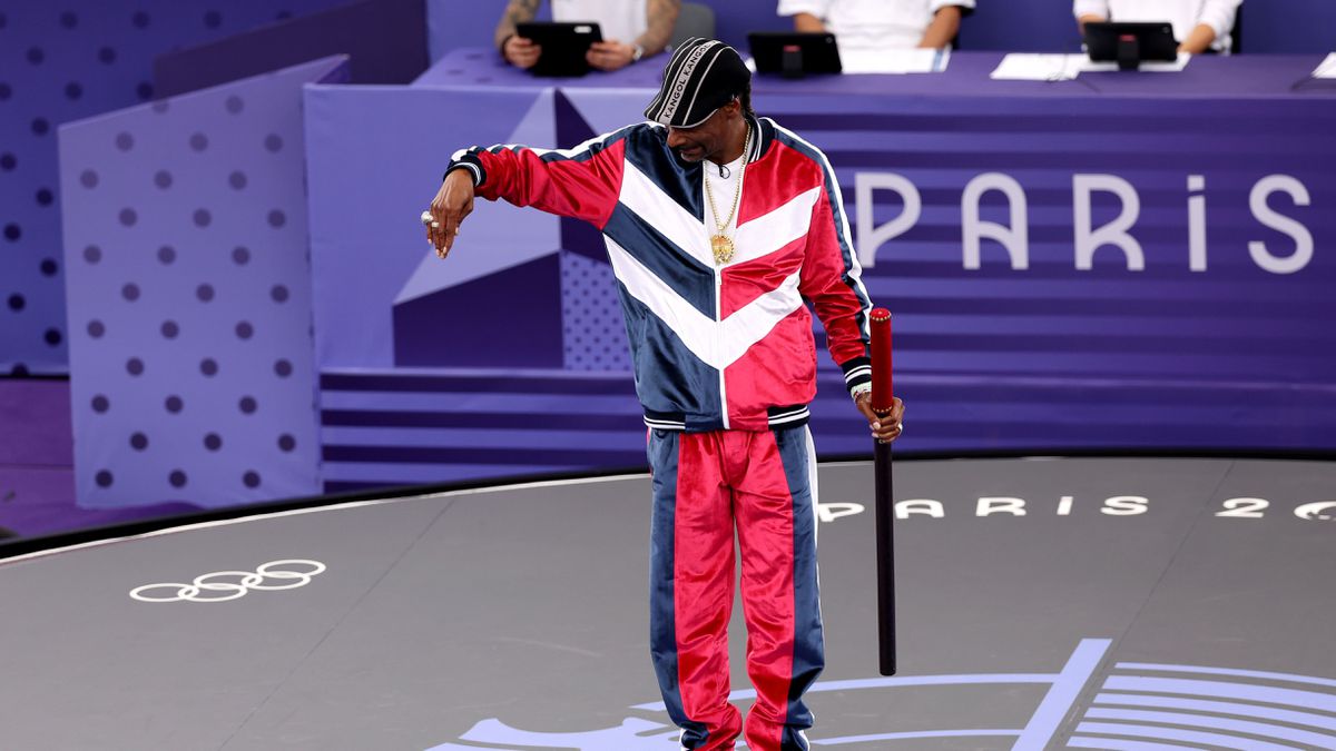 Snoop Dogg steelt de show bij olympisch breaken en kijkt samen met basketballer naar de Nederlandse India