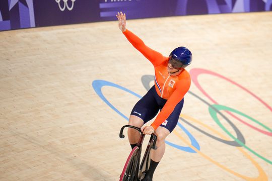 Geweldenaar Harrie Lavreysen maakt indruk op olympische sprint en is al zeker van medaille