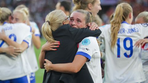 Rollercoaster voor speelster (25) van Sarina Wiegman houdt niet op: derde extreme gebeurtenis in twee weken