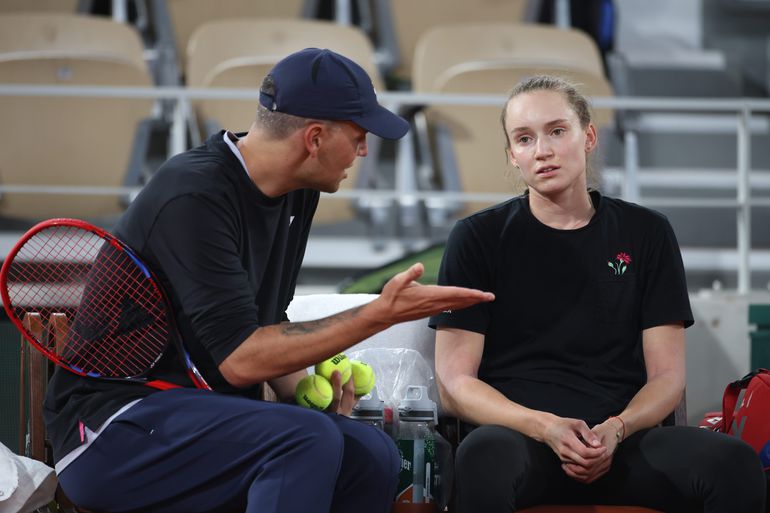 Trainer die 'giftige relatie' heeft met toptennisster komt van schorsing af: 'Zonder mij oogst je nog aardappelen'