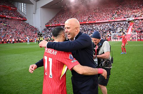 Sterspeler van Arne Slot krijgt duizenden likes na felle kritiek op eerbetoon overleden voetballer