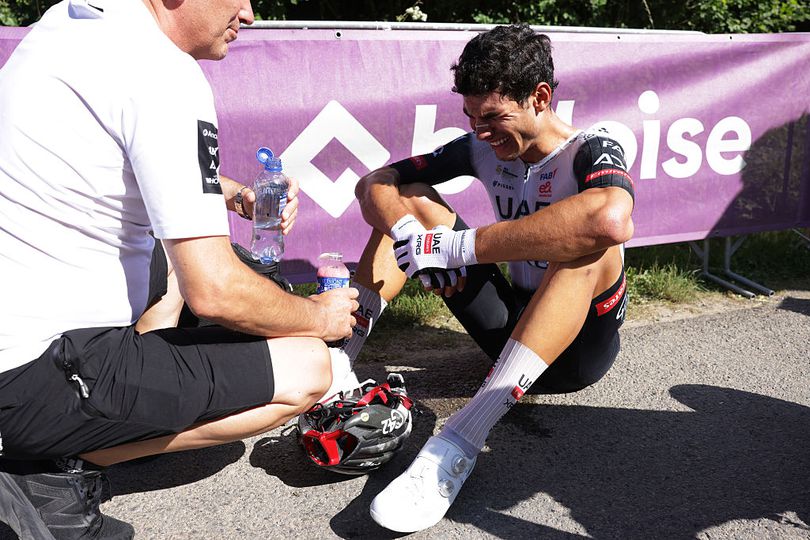 Ploeggenoot topwielrenner Tadej Pogacar in coma: UAE Emirates komt met update image