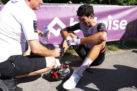 Ploeggenoot topwielrenner Tadej Pogacar in coma: UAE Emirates komt met update