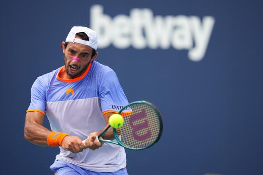 Toptennisser moet portemonnee trekken na opmerkelijke bedreiging: 'Dit is corruptie'