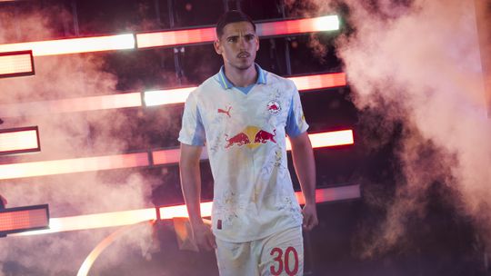 Ajax haalt zeer omstreden speler binnen: 'Hij had niet veel vrienden binnen het team'