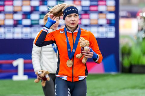 Topschaatsster Joy Beune wacht op aanzoek van Kjeld Nuis: 'Liever vandaag dan morgen'