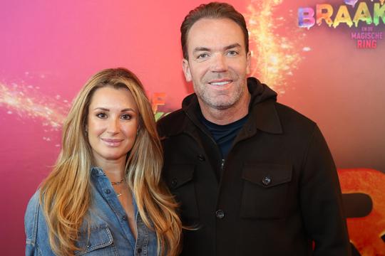 Oud-coureur Robert Doornbos geniet met geliefde op idyllische locatie: 'Ze leeft haar beste leven'