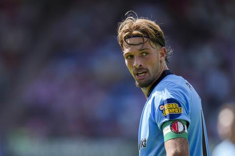 Luciano Valente in de wolken met aanvoerderschap bij Feyenoord: 'Ik kreeg wel enorm kippenvel'