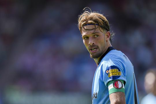 Luciano Valente in de wolken met aanvoerderschap bij Feyenoord: 'Ik kreeg wel enorm kippenvel'