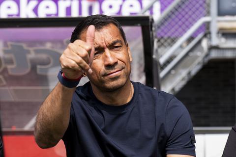 Giovanni van Bronckhorst geniet weer als hoofdtrainer van Feyenoord in Eredivisie: 'Club die in mijn hart zit'