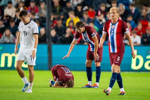 Grote zorgen voor Arsenal: Martin Ødegaard verlaat geblesseerd het veld bij Noorwegen