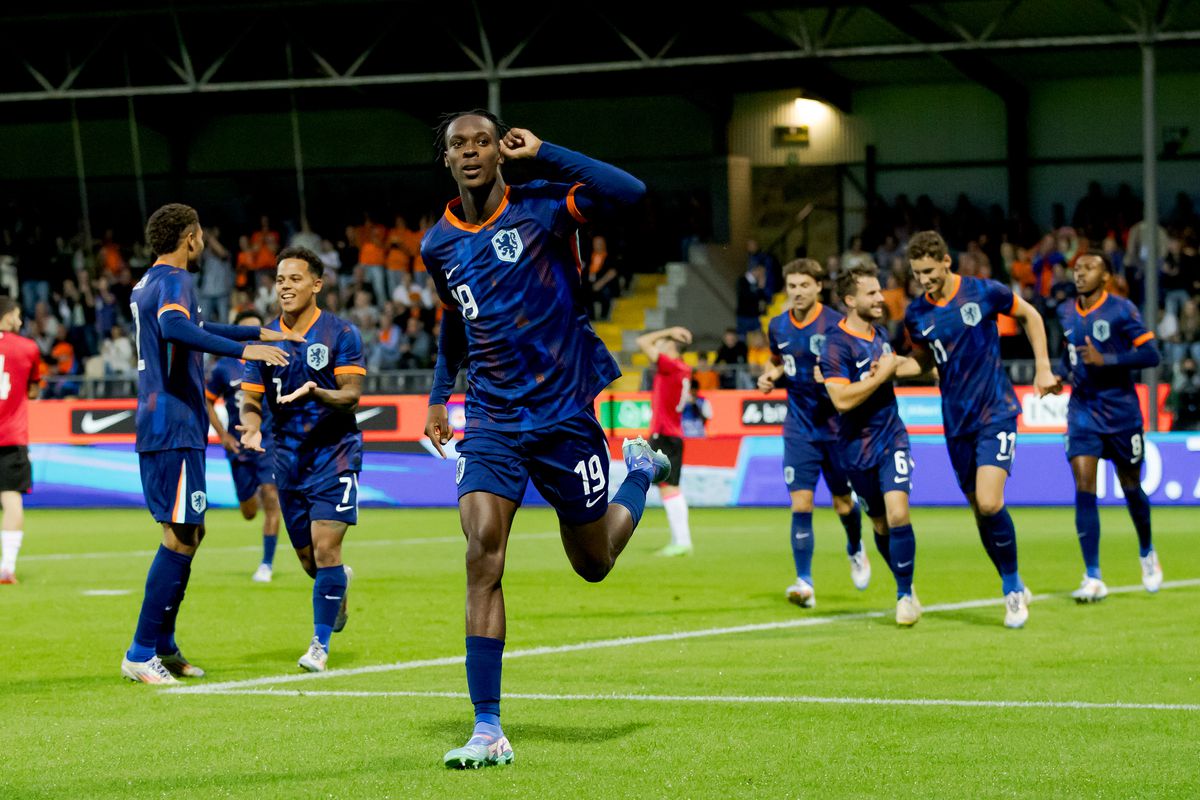 Jong Oranje plaatst zich met overtuiging voor het EK 2025: Emanuel Emegha is de grote uitblinker