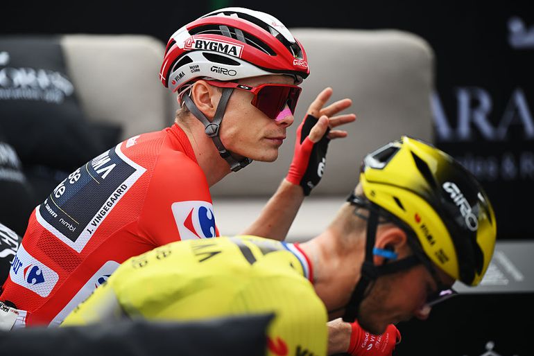 Toprenner Jonas Vingegaard spreekt zich uit tegen gevaarlijke situaties in Vuelta: 'Dit mag niet gebeuren'