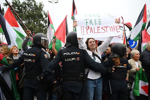 'Vijandige' sfeer in Vuelta a España hindert Nederlandse wielrenner: 'Je ziet de agressie in hun ogen'