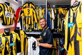 Vitesse trekt weer massaal fans aan, nu er gevoetbald mag worden. ©Pro Shots