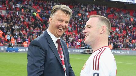 Louis van Gaal verbijsterde beroemde spelersvrouw met pikante opmerking: 'Dat was hun eerste ontmoeting!'
