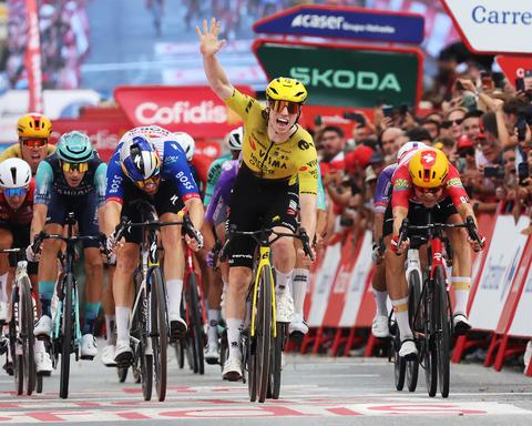 Nederlandse wielerploeg blijft domineren: zevende ritzege deze Vuelta en vijfde van Matthew Brennan
