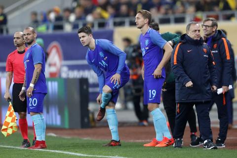 Voormalig Oranje-international (33) deelt groot nieuws met geliefde: 'Hier is ze'