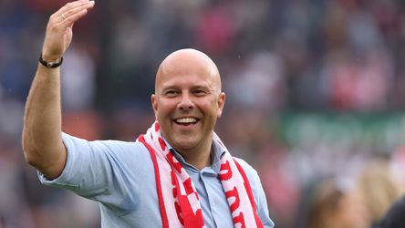Feyenoord-trainer Robin van Persie dankt Arne Slot voor achterlaten van zijn erfenis: 'Moeten trots zijn'
