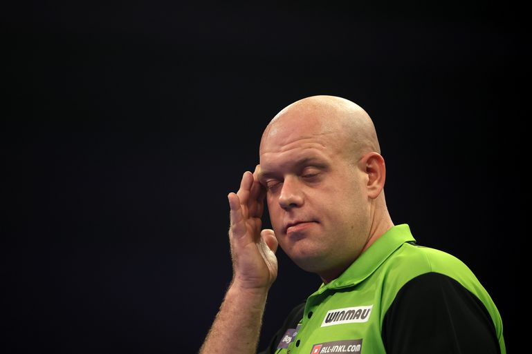 Michael van Gerwen laat voor het eerst van zich horen na enorme dreun op World Grand Prix