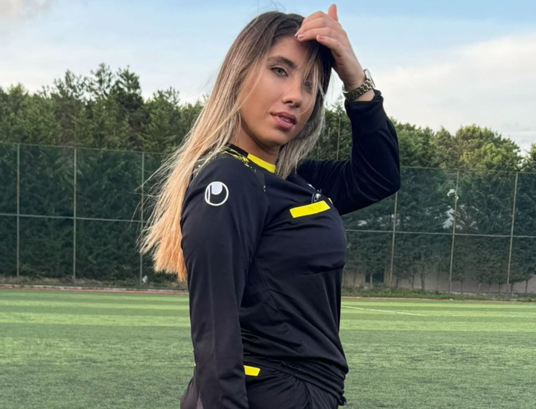 Bizarre seksrel in Turkse voetbal: jonge vrouwelijke scheidsrechter (24) voor het leven geschorst