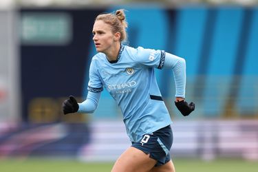 Vivianne Miedema helpt oranje getint Manchester City aan Champions League-zege op FC Barcelona