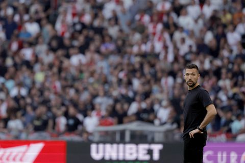 Ajax-coach deelt emotioneel betoog op Instagram: 'Soms een ongemakkelijke rol'