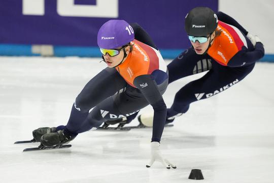 Shorttrackbroers stonden 'samen te huilen' na emotioneel moment: 'Ik hoorde Jens al snikken'