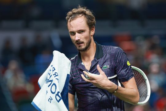 Omstreden toptennisser doet raar verzoek aan ballenmeisje: 'Zo heet'