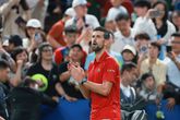 Novak Djokovic gaat gebukt onder de loodzware omstandigheden tijdens de Shanghai Masters. ©Getty Images