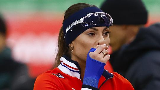Bijzonder moment voor topschaatsster Femke Kok na bizarre prestatie