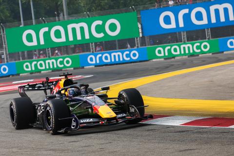 Max Verstappen houdt met waanzinnige ronde huis in sprintkwalificatie GP van Singapore, maar straf dreigt