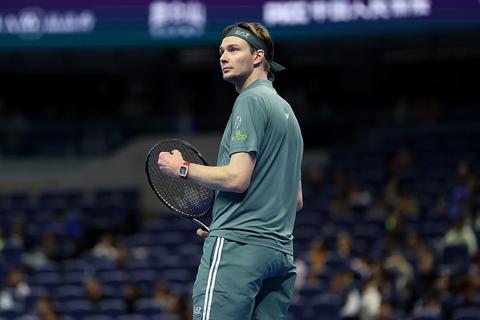 Toptennisser (29) laat harten smelten door vertederend moment met zoontje na auto-ongeluk in Shanghai