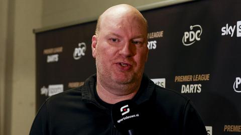 Ex-topdarter Vincent van der Voort (50) krijgt waardering in buitenland: 'Lomp maar eerlijk'