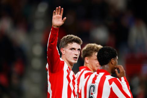 PSV wint tegen verhoudingen in van sc Heerenveen bij hervatting Eredivisie