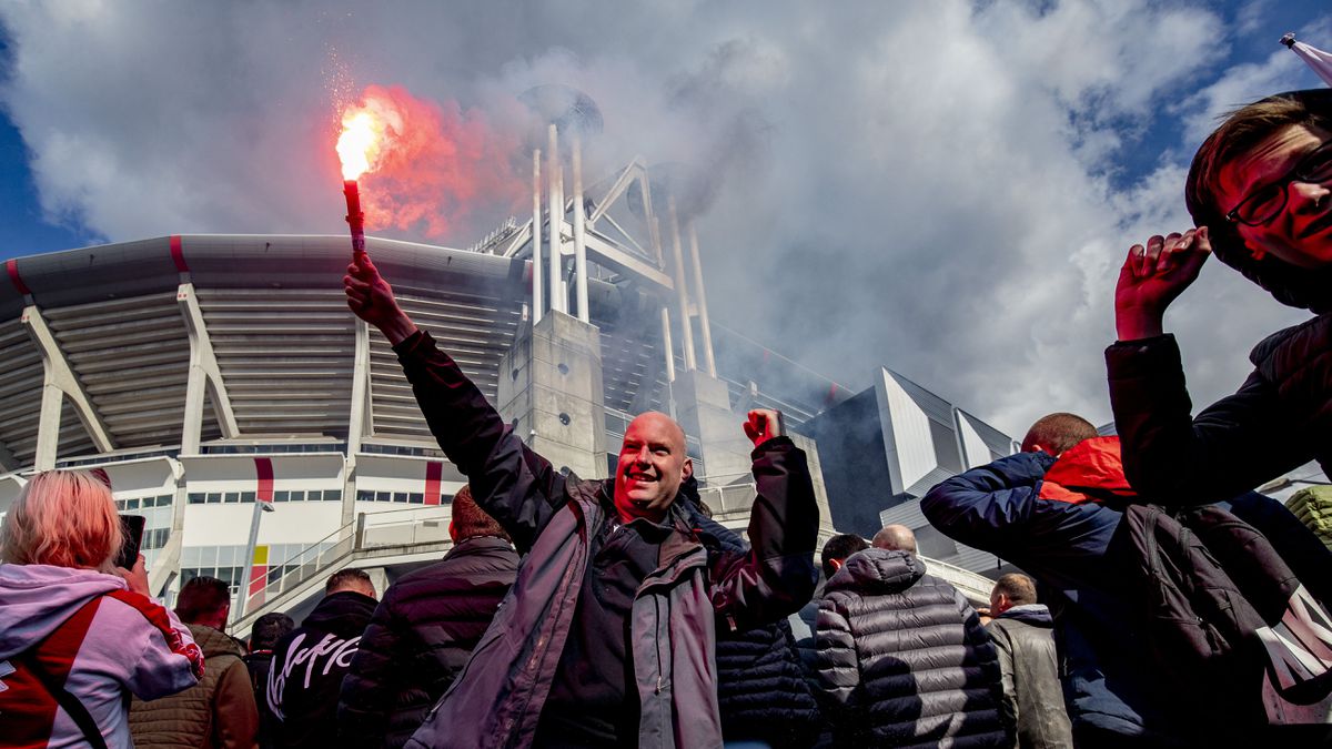 Erelid remt feestvreugde van jubilerend Ajax: 'Anders ben je niet meer interessant'