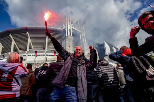 Erelid remt feestvreugde van jubilerend Ajax: 'Anders ben je niet meer interessant'