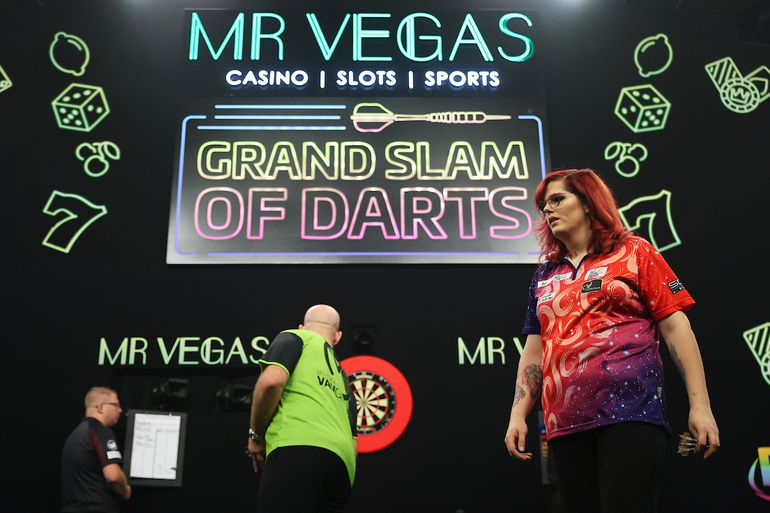 Grand Slam of Darts | Nederlanders openen 'poule des doods' met torenhoge gemiddeldes, Danny Noppert en Michael Van Gerwen winnen