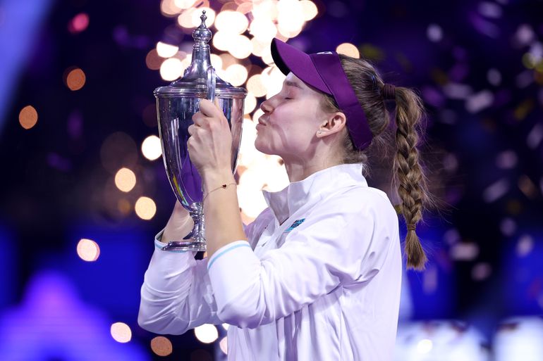 Dit enorme bedrag aan prijzengeld krijgt toptennisster Elena Rybakina na eindzege WTA Finals